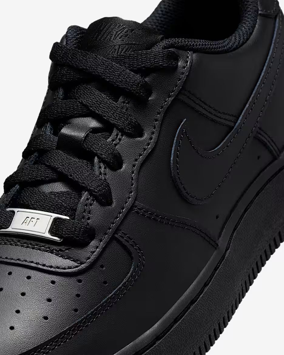 Nike Air Force 1 LE